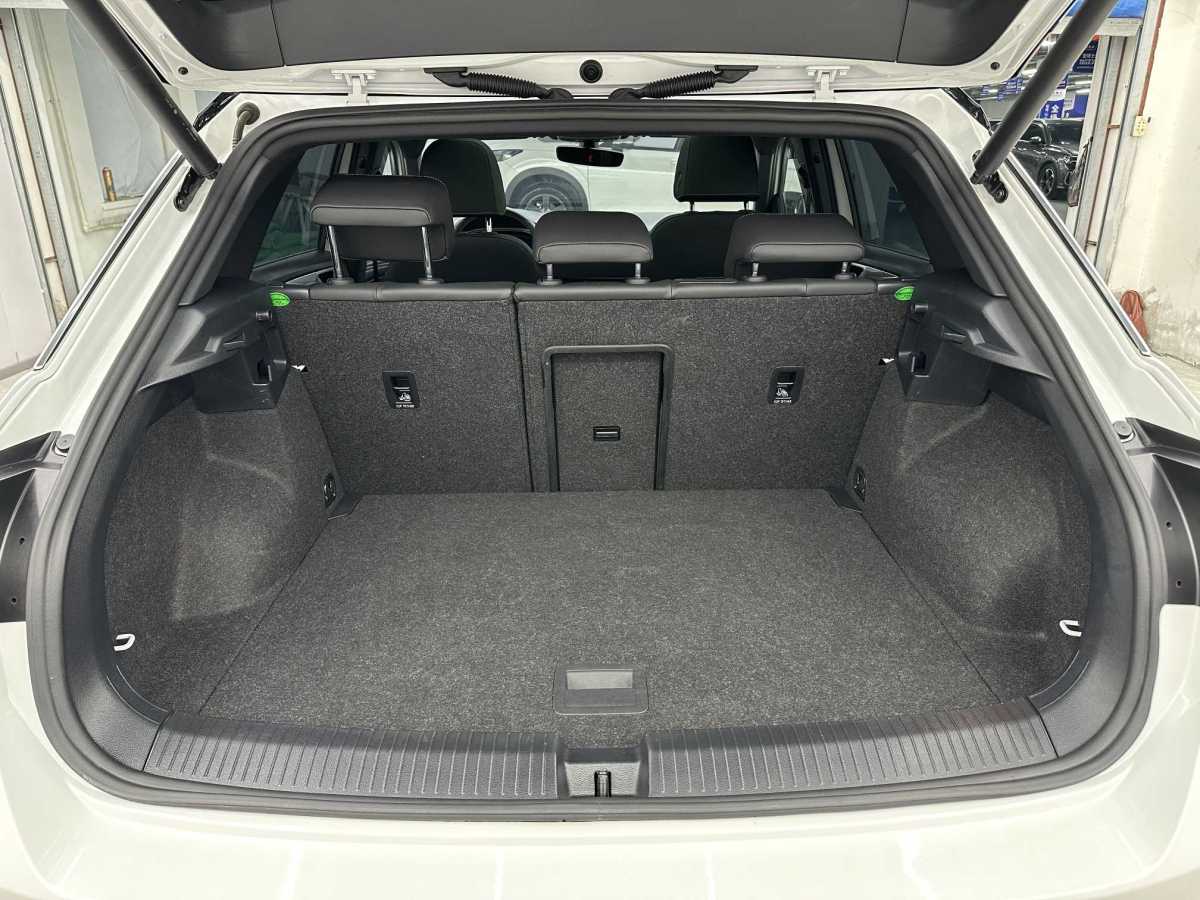 Volkswagen T-Roc 2023 car image #17