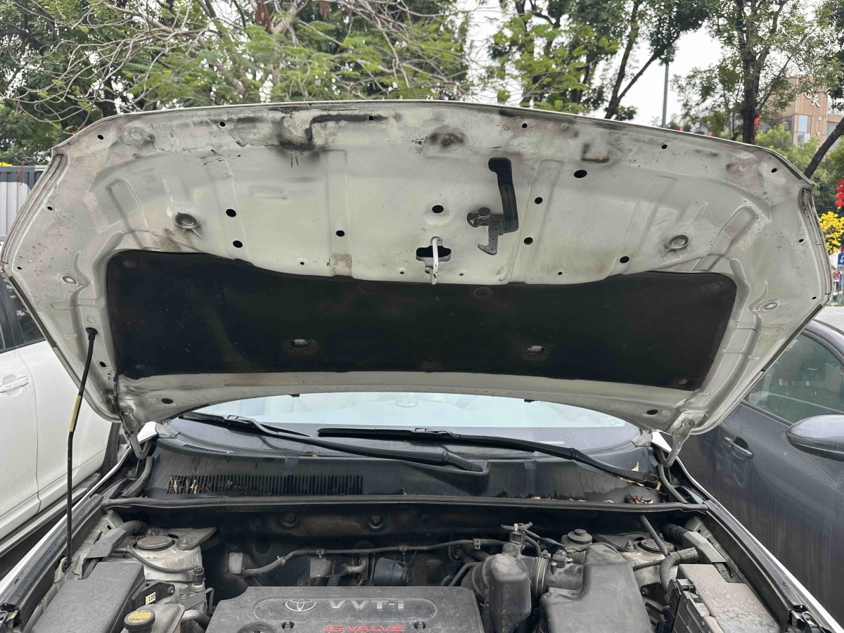 Toyota RAV4 2011 immagine di auto #17