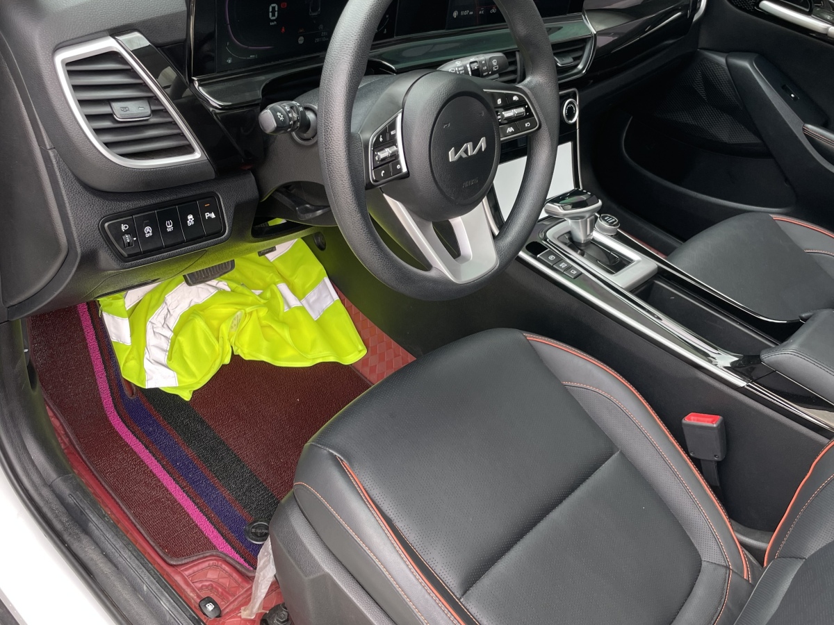 Kia Seltos 2023 imagen de coche #17