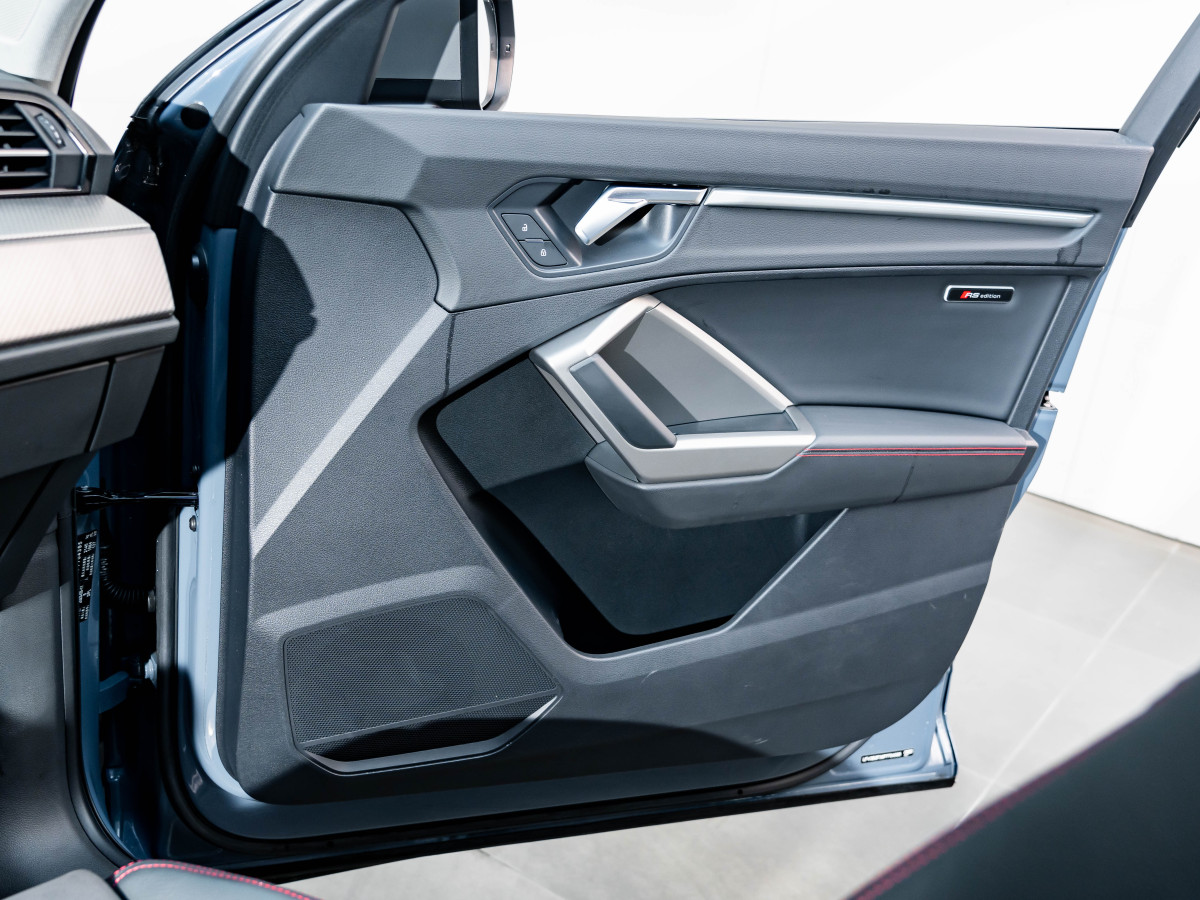 Audi Q3 2023 car image #17
