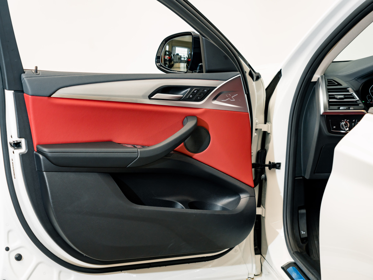 BMW X4 2025 صورة سيارة #17