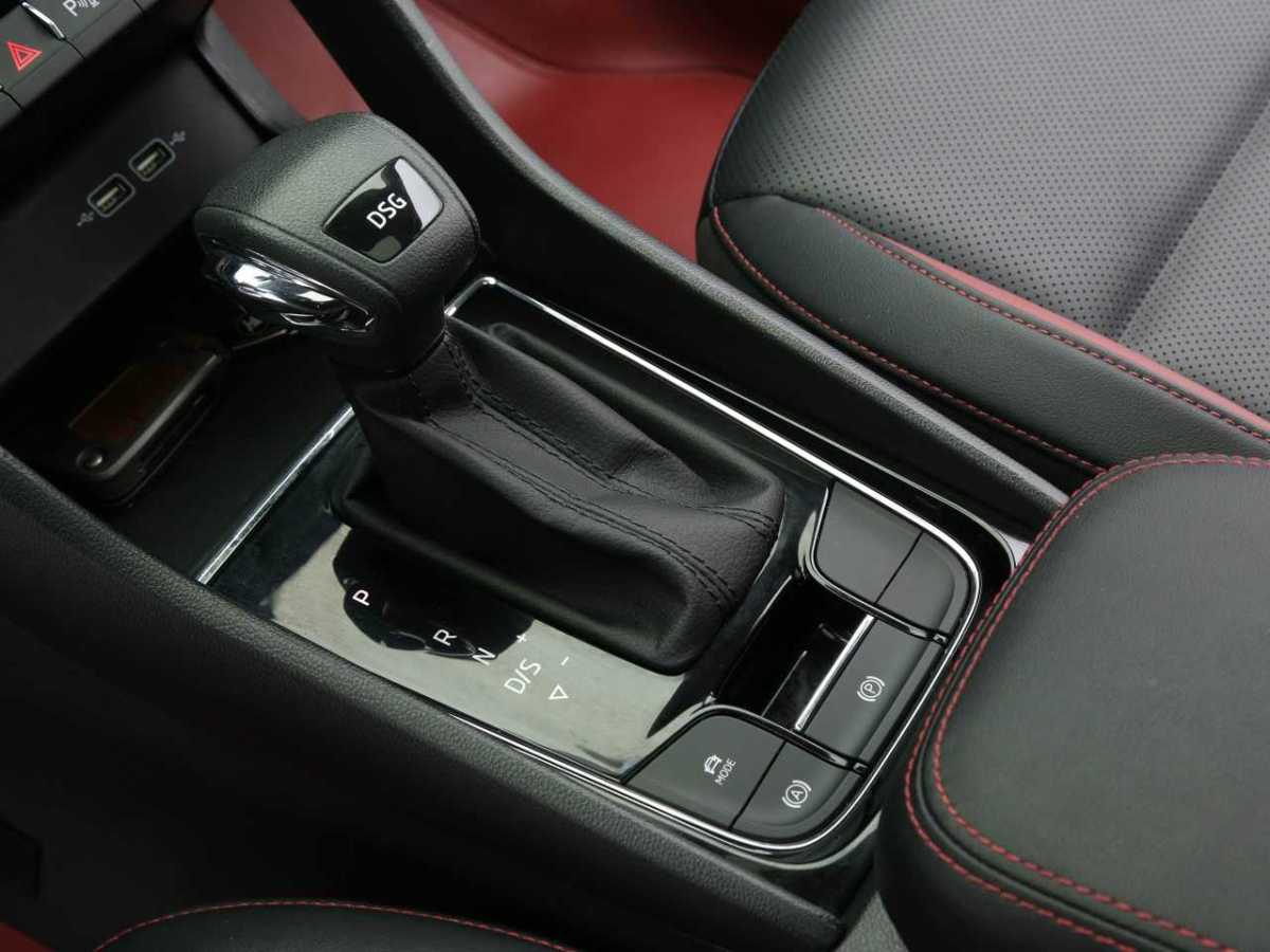 Skoda Karoq 2023 car image #17