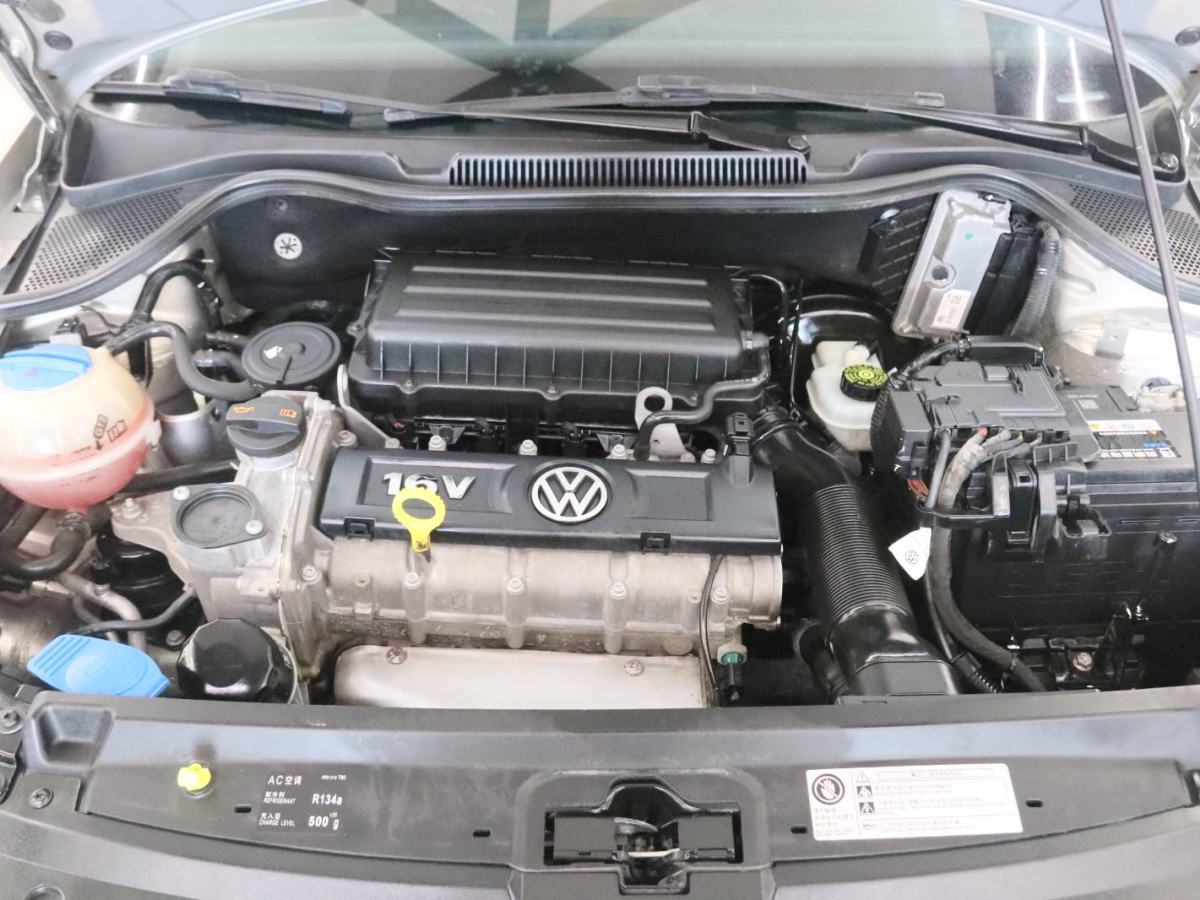 Volkswagen Polo 2014 car image #17