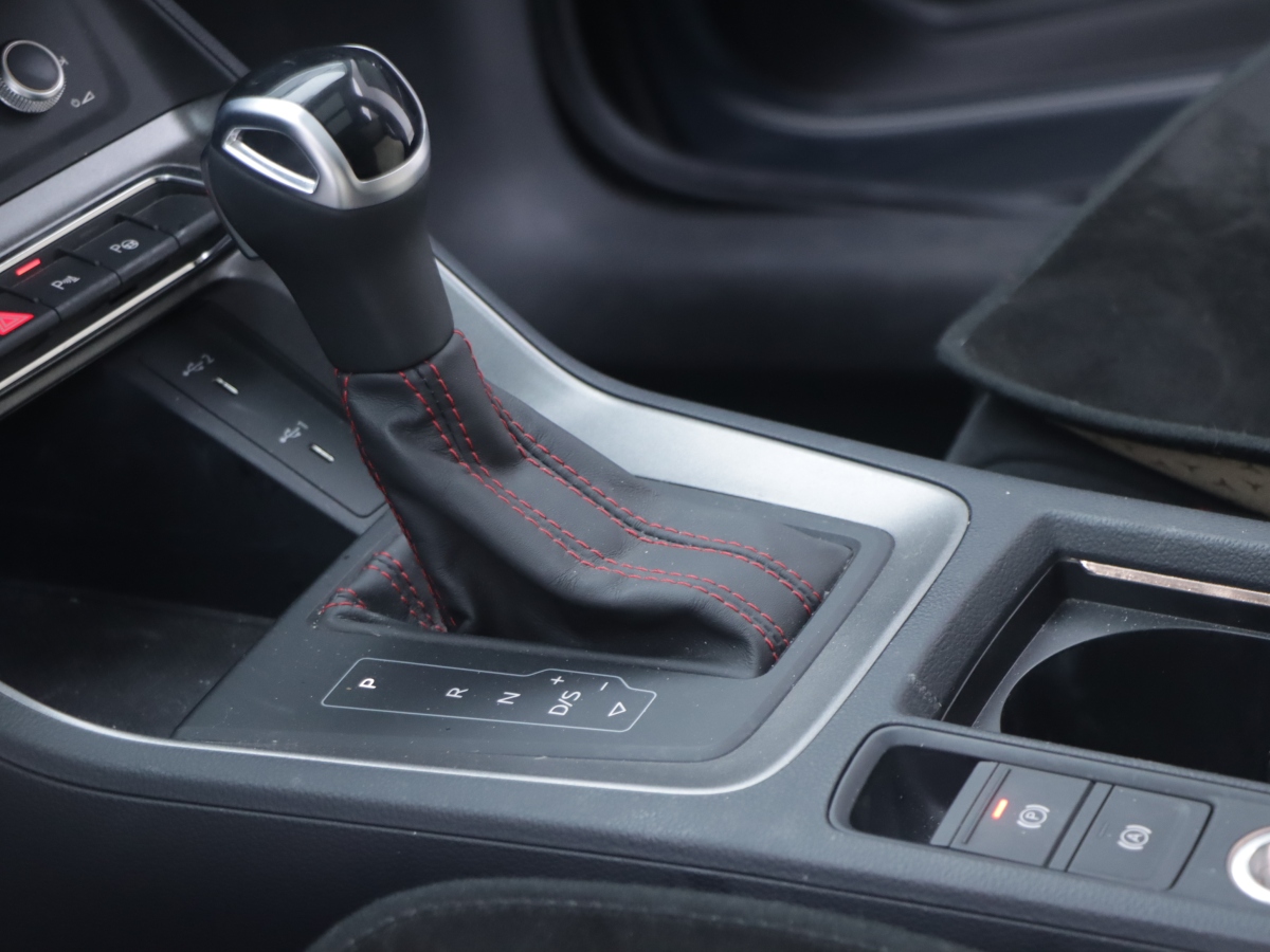 Audi Q3 2022 car image #17