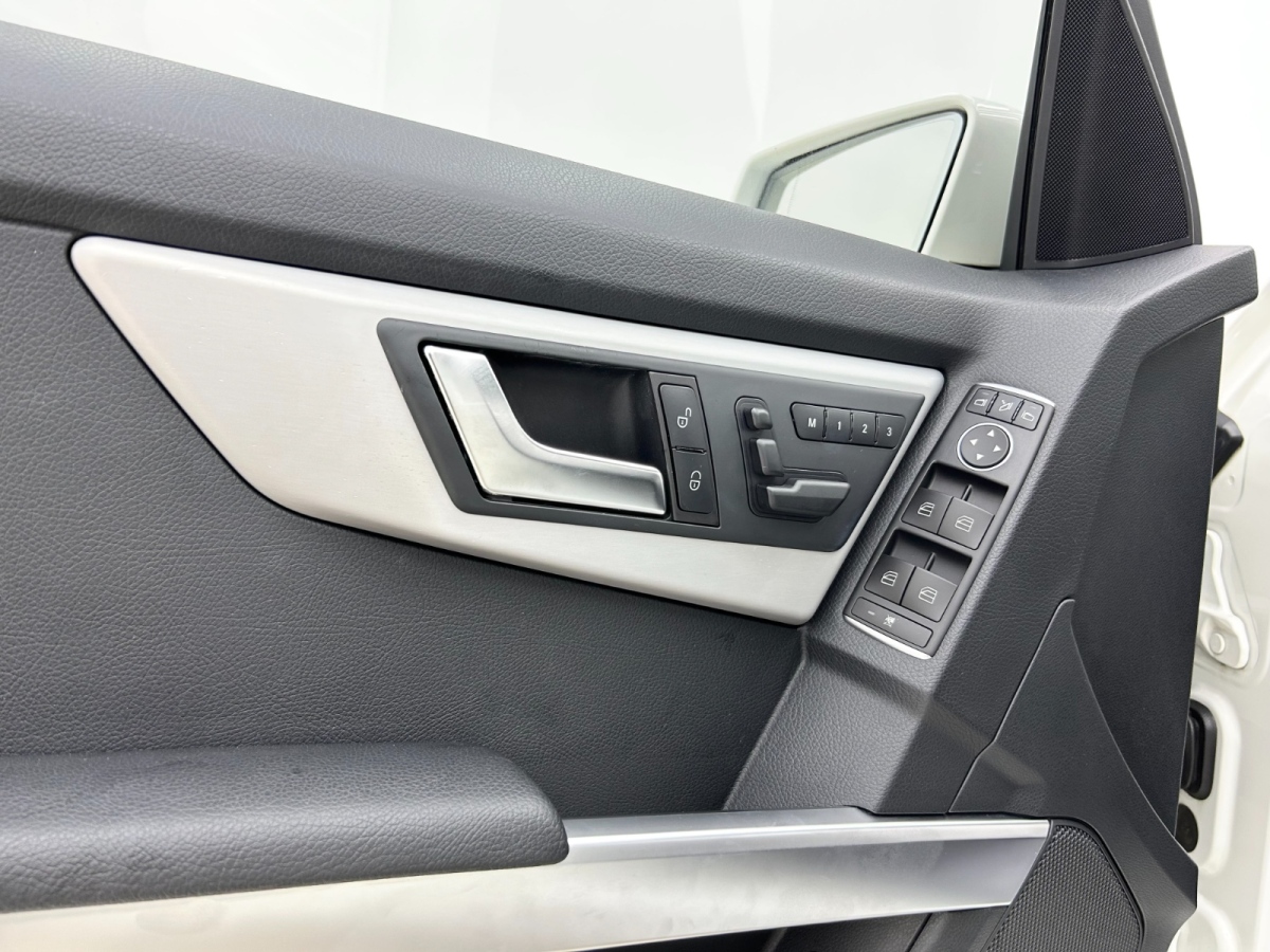 Mercedes-Benz GLK Class 2016 car image #17