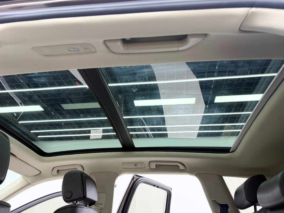 Volkswagen Touareg 2015 car image #17