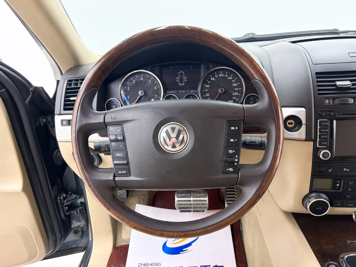 Volkswagen Touareg 2009 car image #17