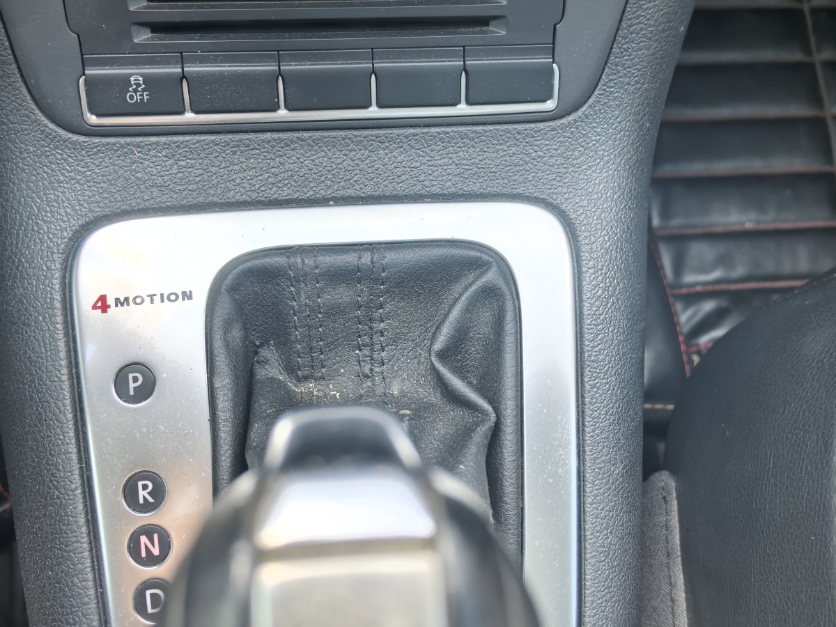 Volkswagen Tiguan 2012 car image #17