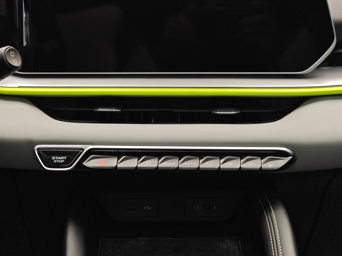 GEELY Coolray 2022 #17 GEELY Coolray 2022 car image #17