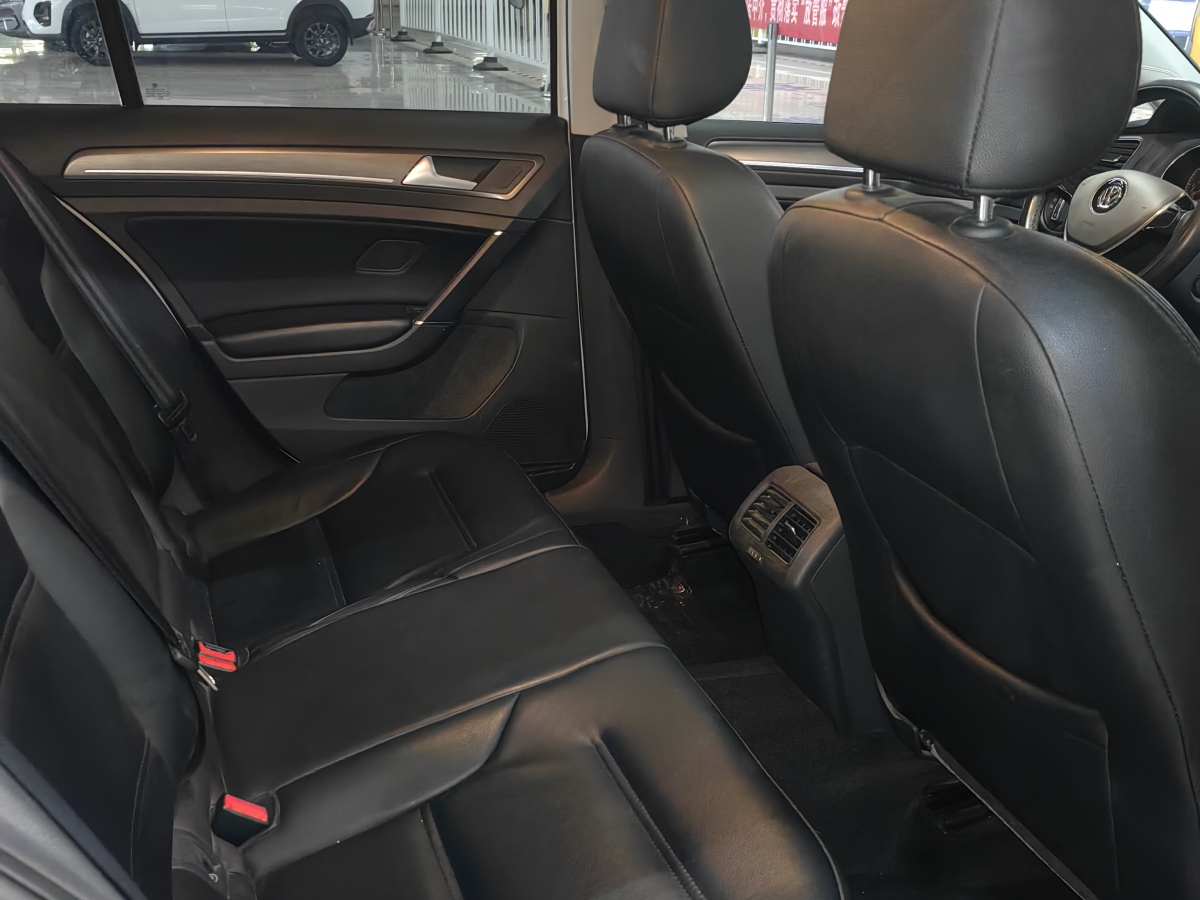 Volkswagen 2015 car image #17