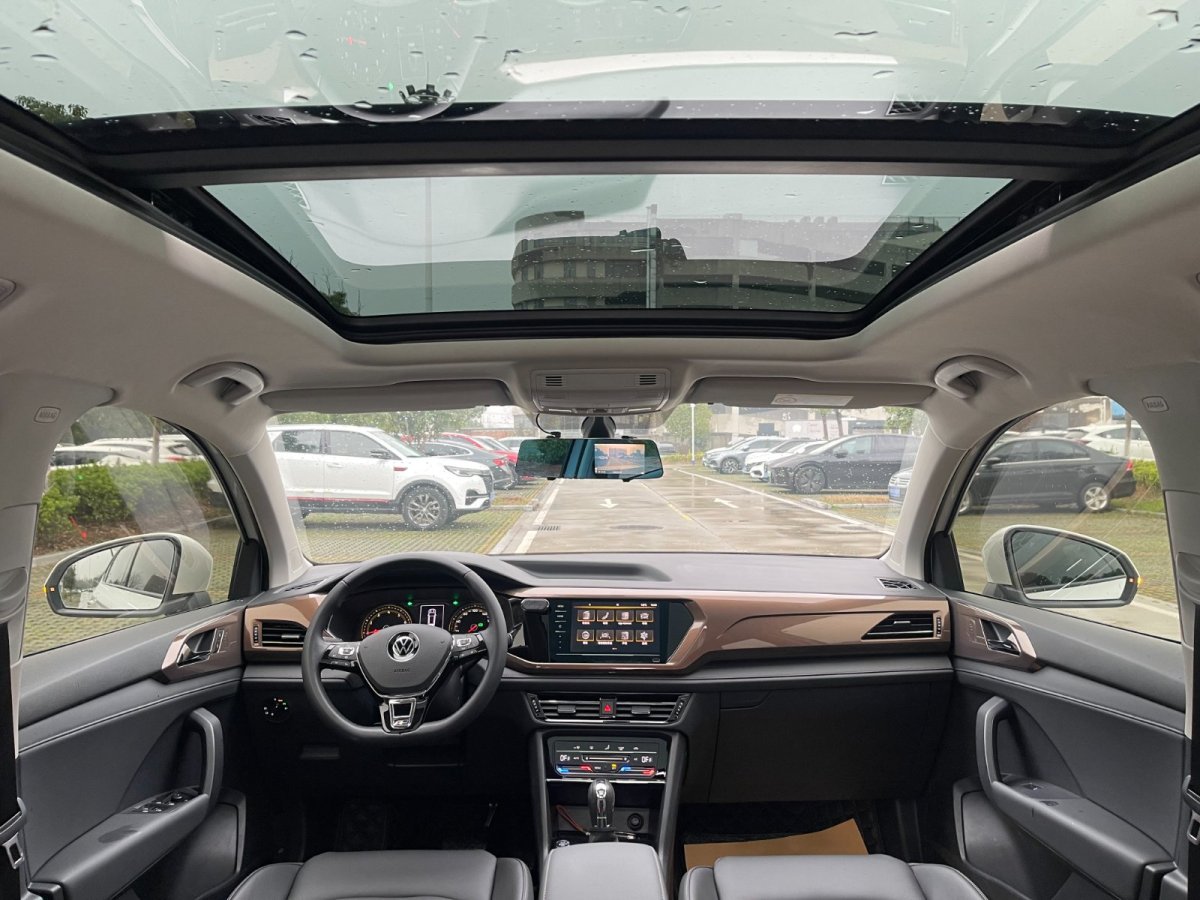 Volkswagen Tharu 2020 car image #17
