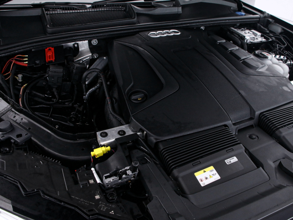 Audi Q7 2024 صورة سيارة #17