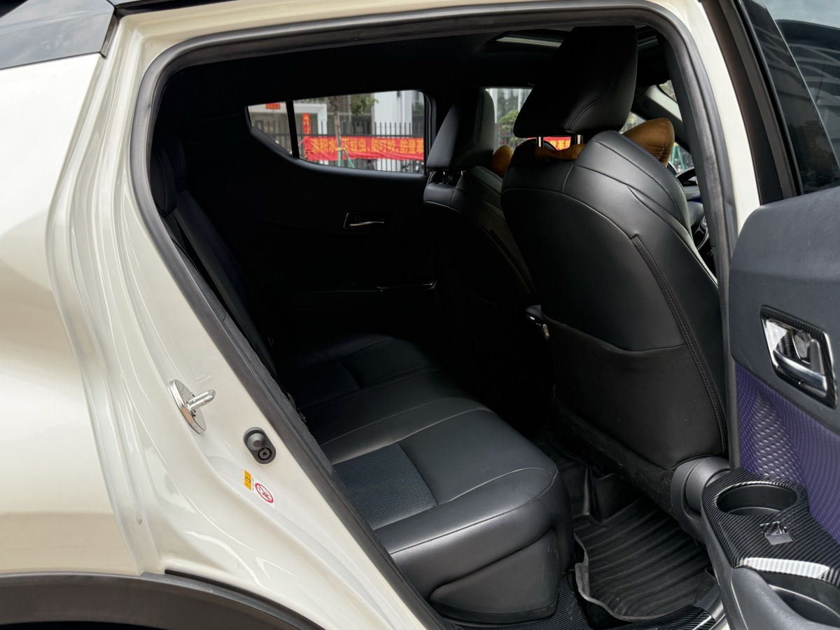 Toyota C-HR 2020 car image #17