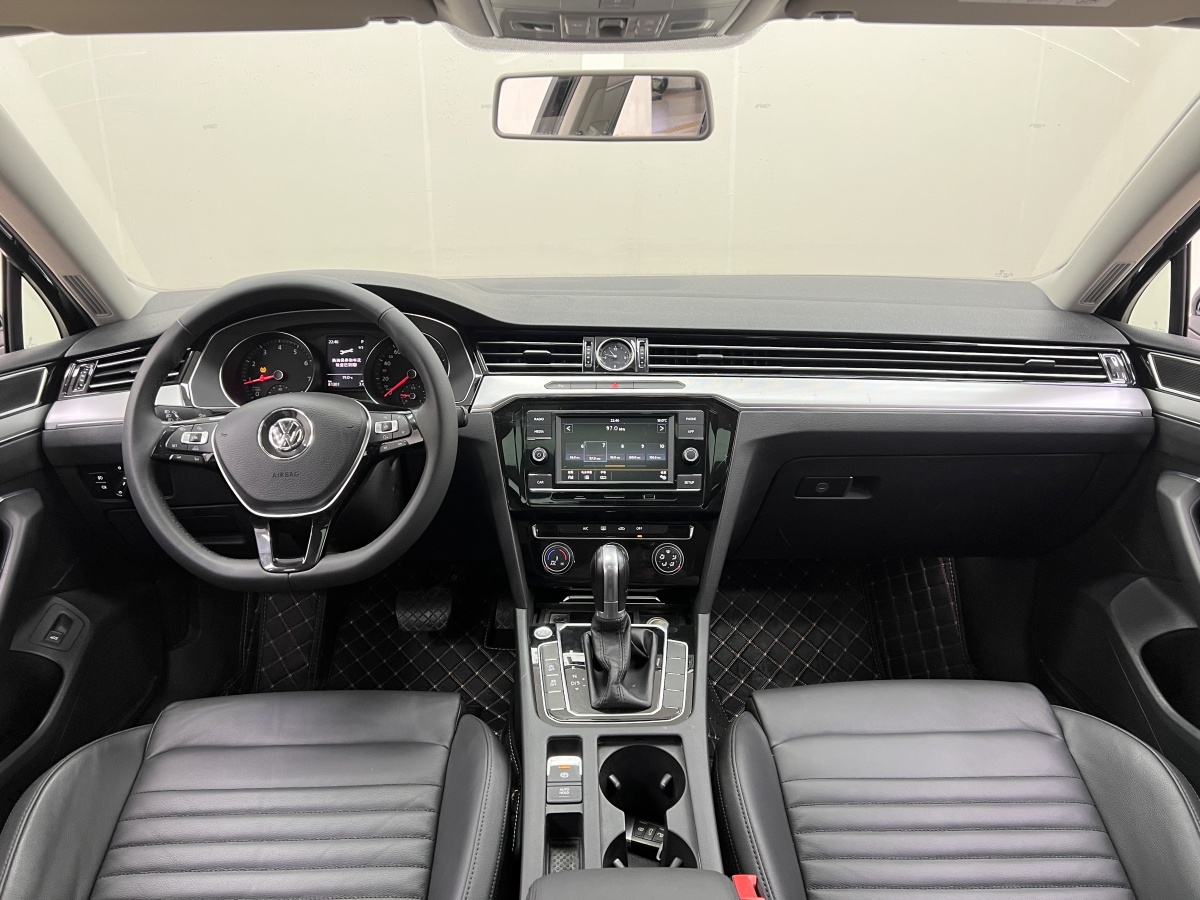 Volkswagen 2017 car image #17