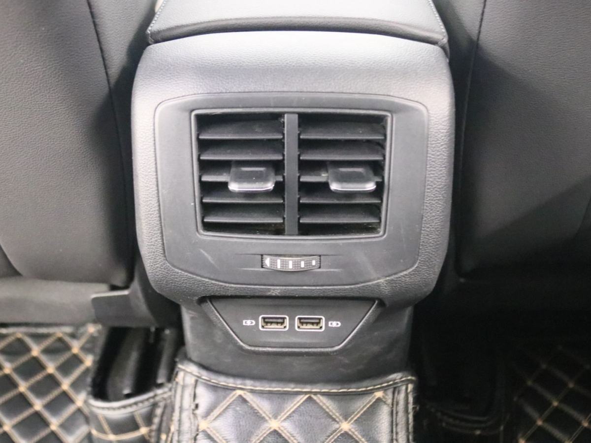 Volkswagen T-Roc 2019 car image #17