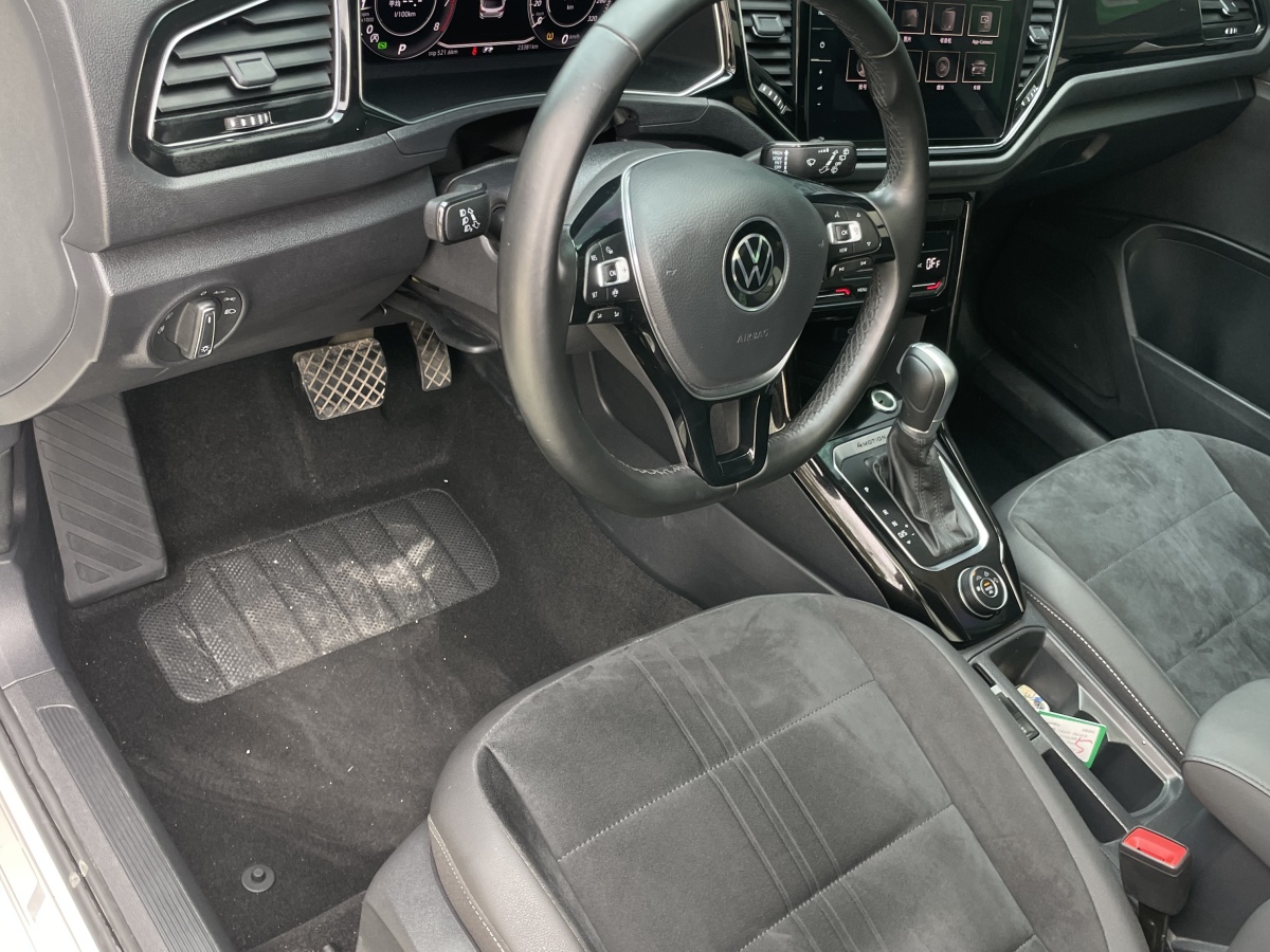 Volkswagen T-Roc 2022 car image #17