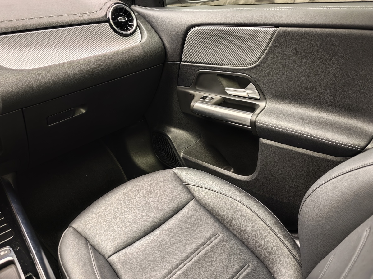 Mercedes-Benz 2024 car image #17