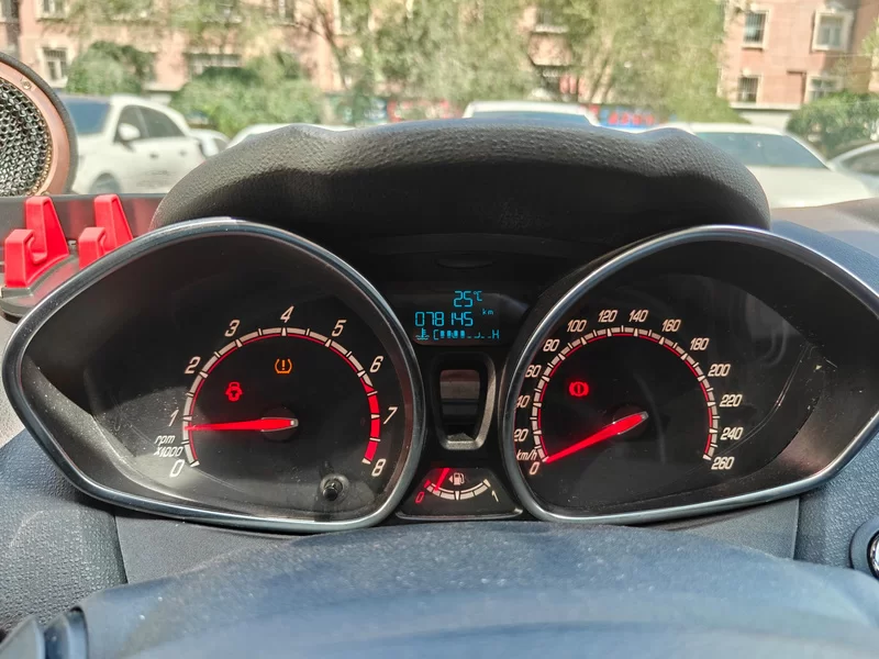 Ford Fiesta (Imported) 2015 #17 Ford Fiesta (Imported) 2015 car image #17