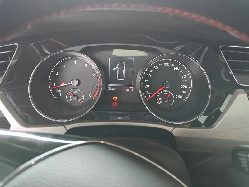 Volkswagen Touran 2018 car image #17