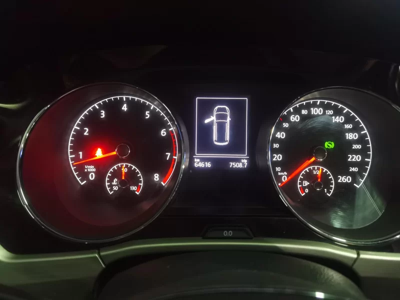 Volkswagen Touran 2018 car image #17