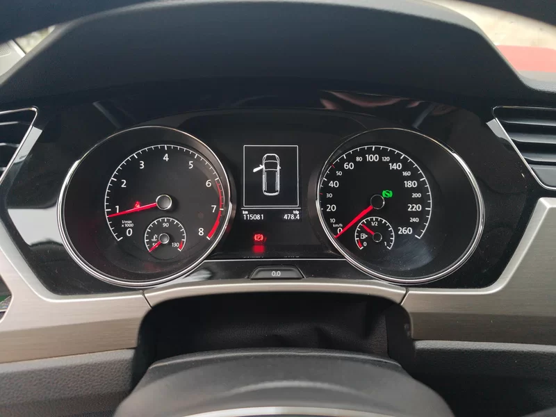 Volkswagen Touran 2018 car image #17