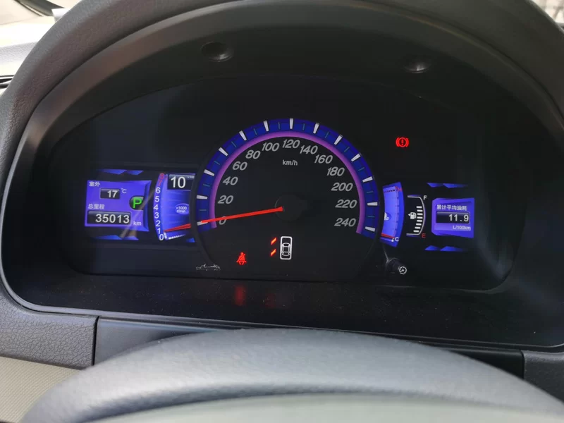 BYD M6 2015 #17 BYD M6 2015 car image #17