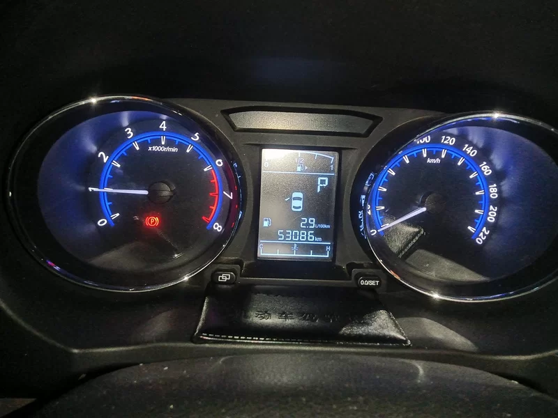 Forthing SX6 2017 immagine di auto #17