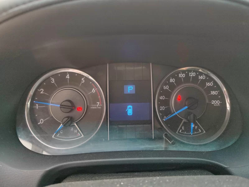 Toyota Fortuner 2018 immagine di auto #17