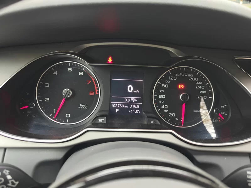 Audi A4 2014 car image #17