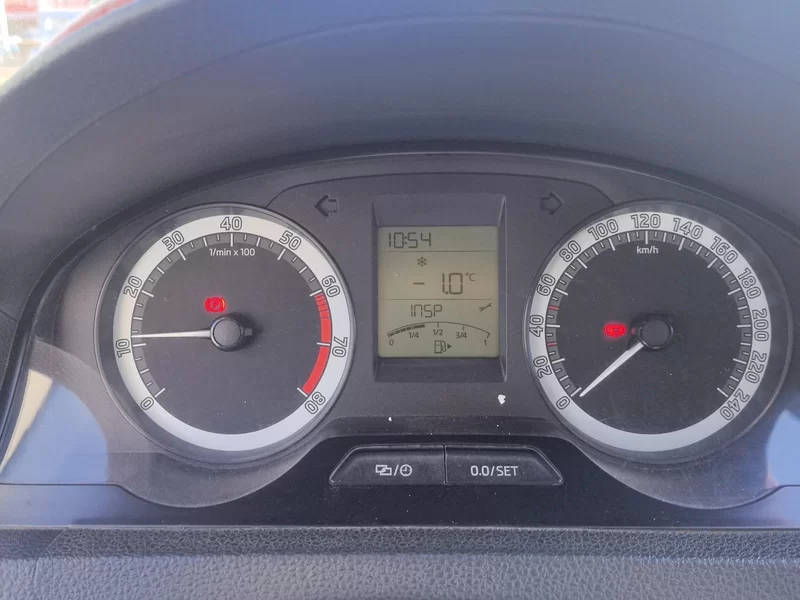 Skoda Rapid 2018 car image #17