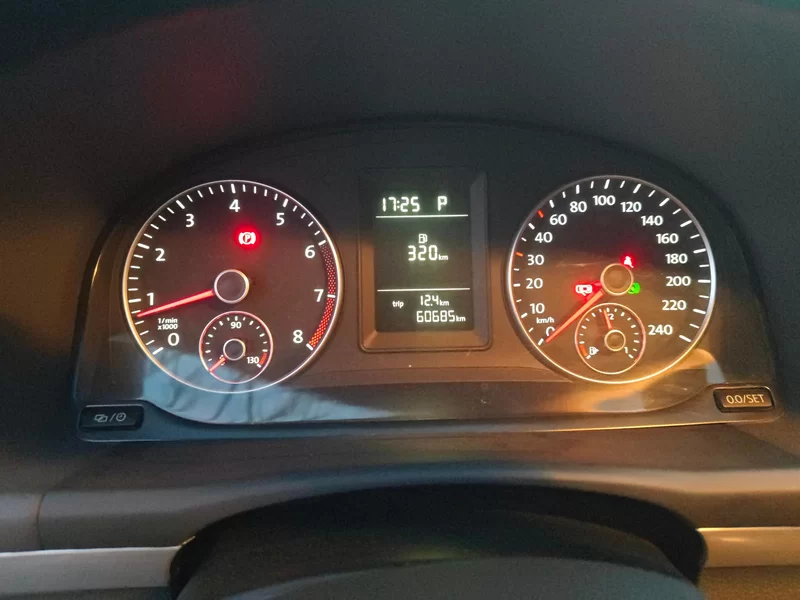 Volkswagen Touran 2015 car image #17