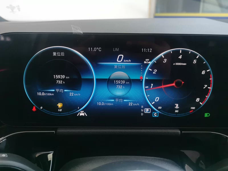 Mercedes-Benz GLA Class 2023 imagen de coche #17