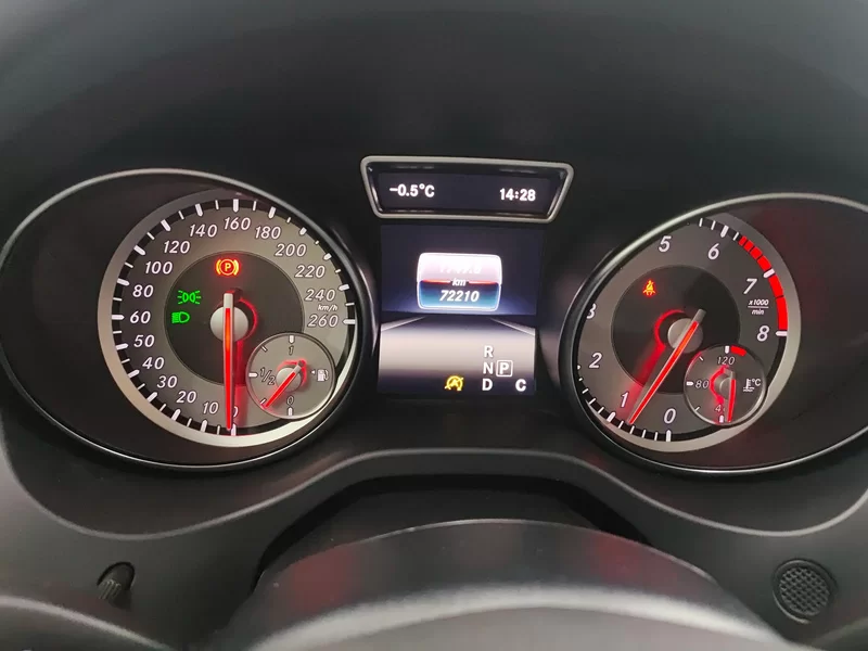 Mercedes-Benz GLA Class 2016 immagine di auto #17