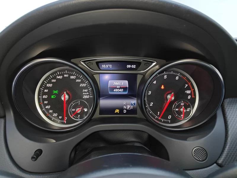 Mercedes-Benz GLA Class 2018 car image #17