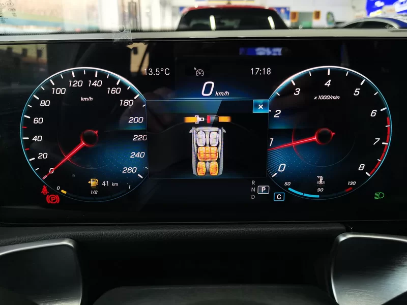 Mercedes-Benz GLB Class 2022 immagine di auto #17