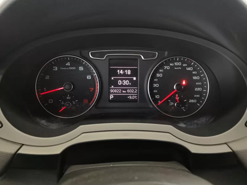 Audi Q3 2016 car image #17