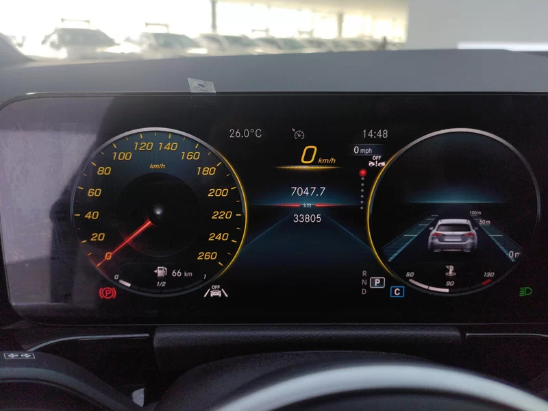 Mercedes-Benz GLA Class 2023 car image #17