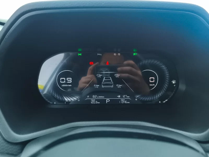 GEELY Emgrand 2025 car image #17