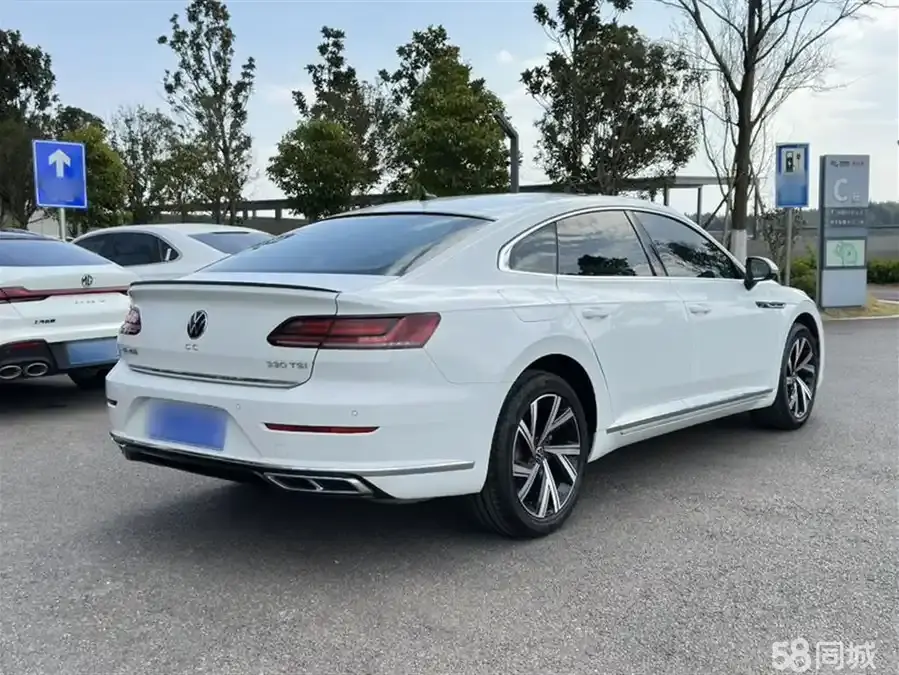 Volkswagen e-up! 2020 immagine di auto #17