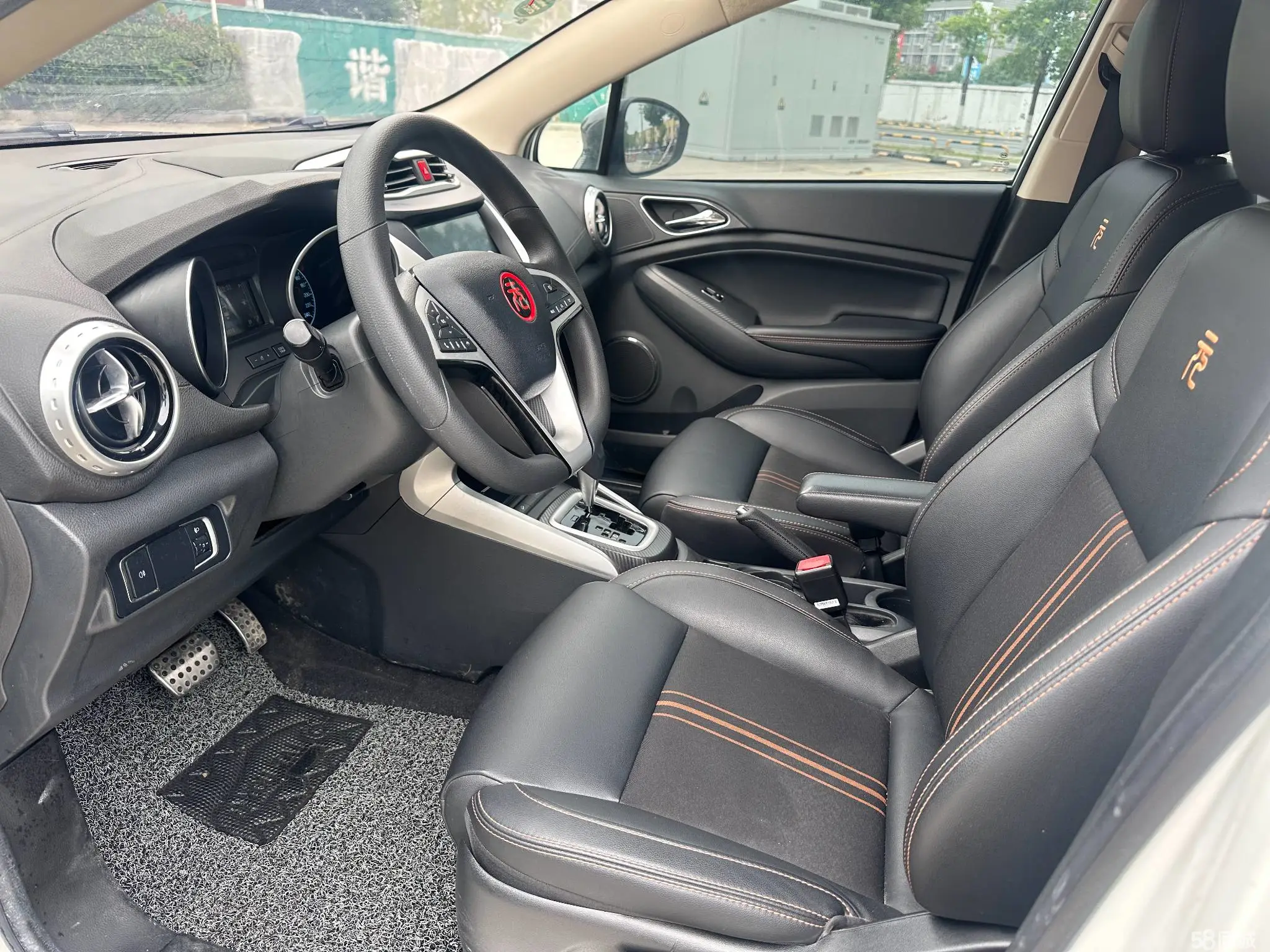 BYD Yuan 2018 صورة سيارة #17