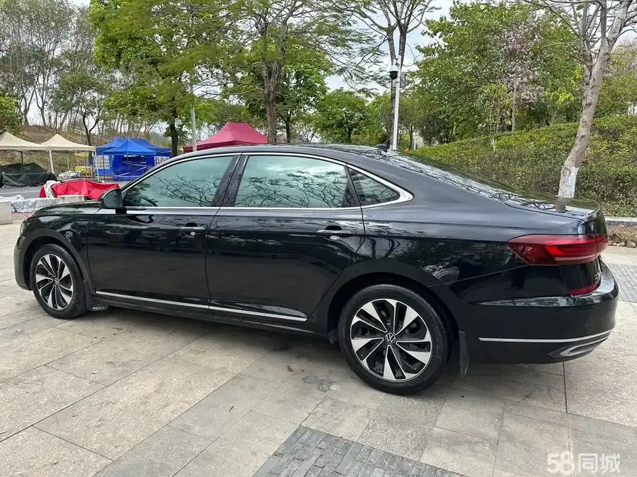 Volkswagen Passat 2021 car image #17