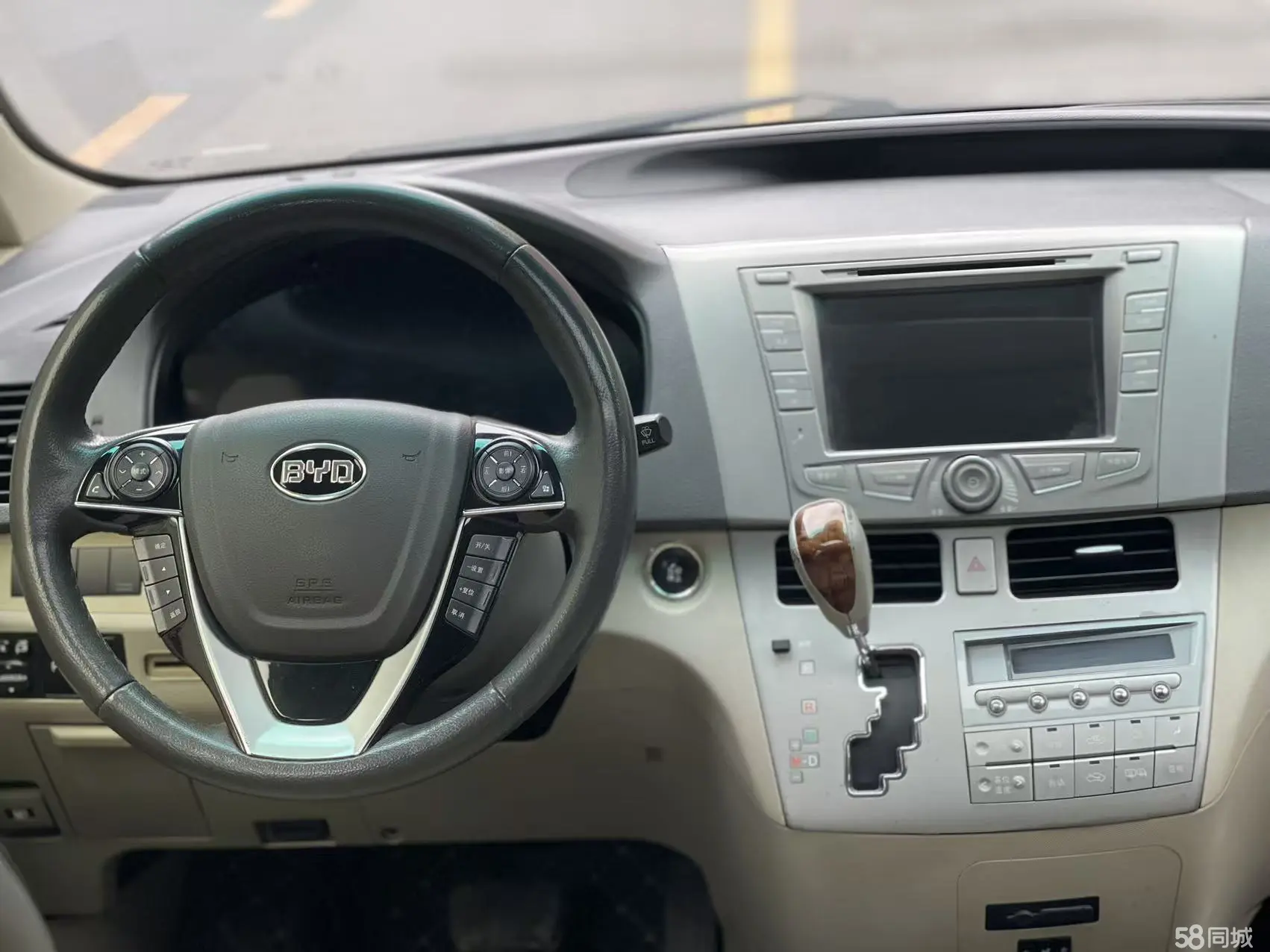 BYD M6 2014 car image #17