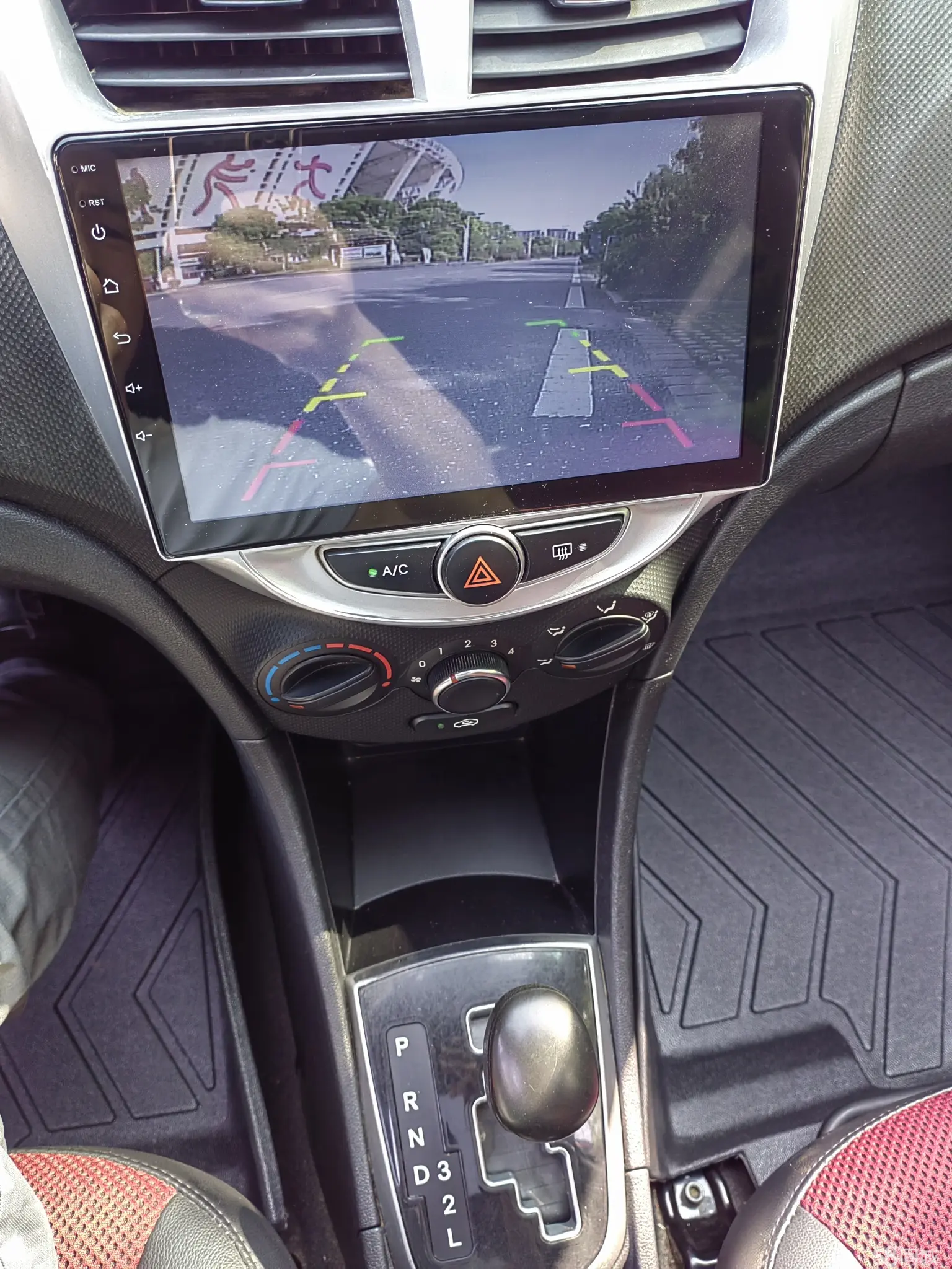 Hyundai Reina Hatchback 2015 car image #17