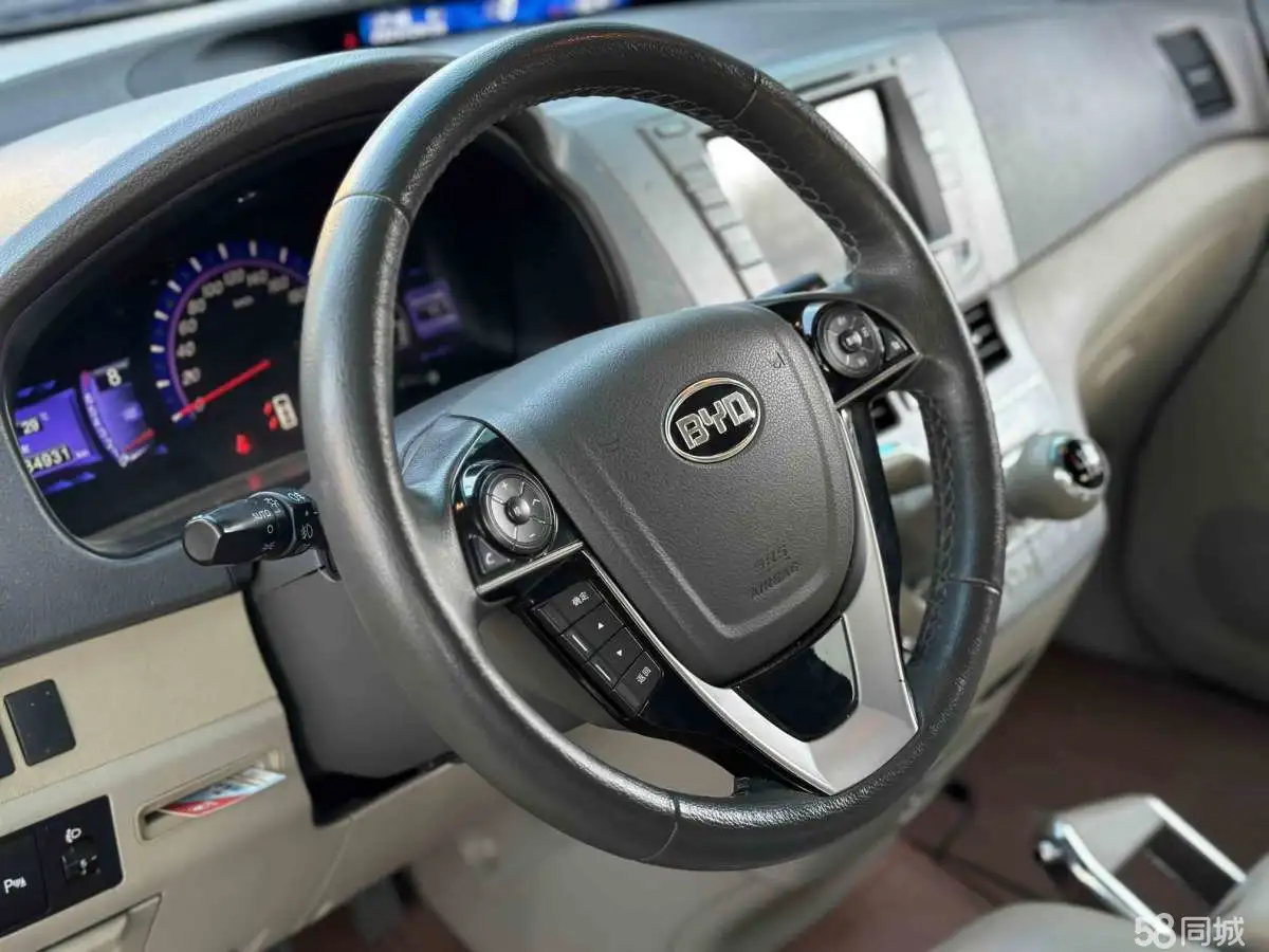 BYD M6 2013 car image #17