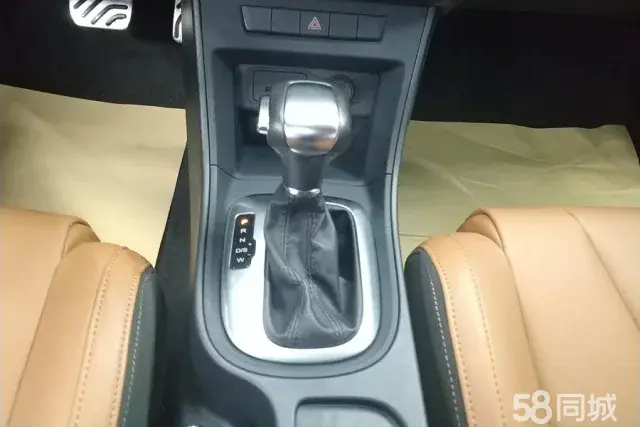 MG GT 2016 car image #17