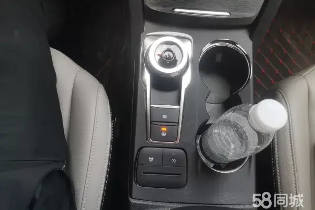 Ford Escape 2024 imagen de coche #17