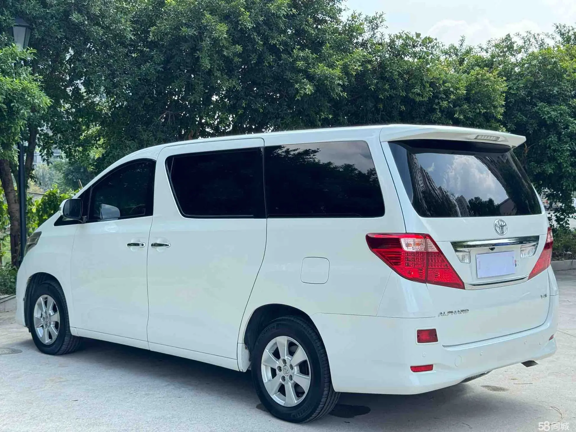 丰田 埃尔法 2011 汽车图片 #17