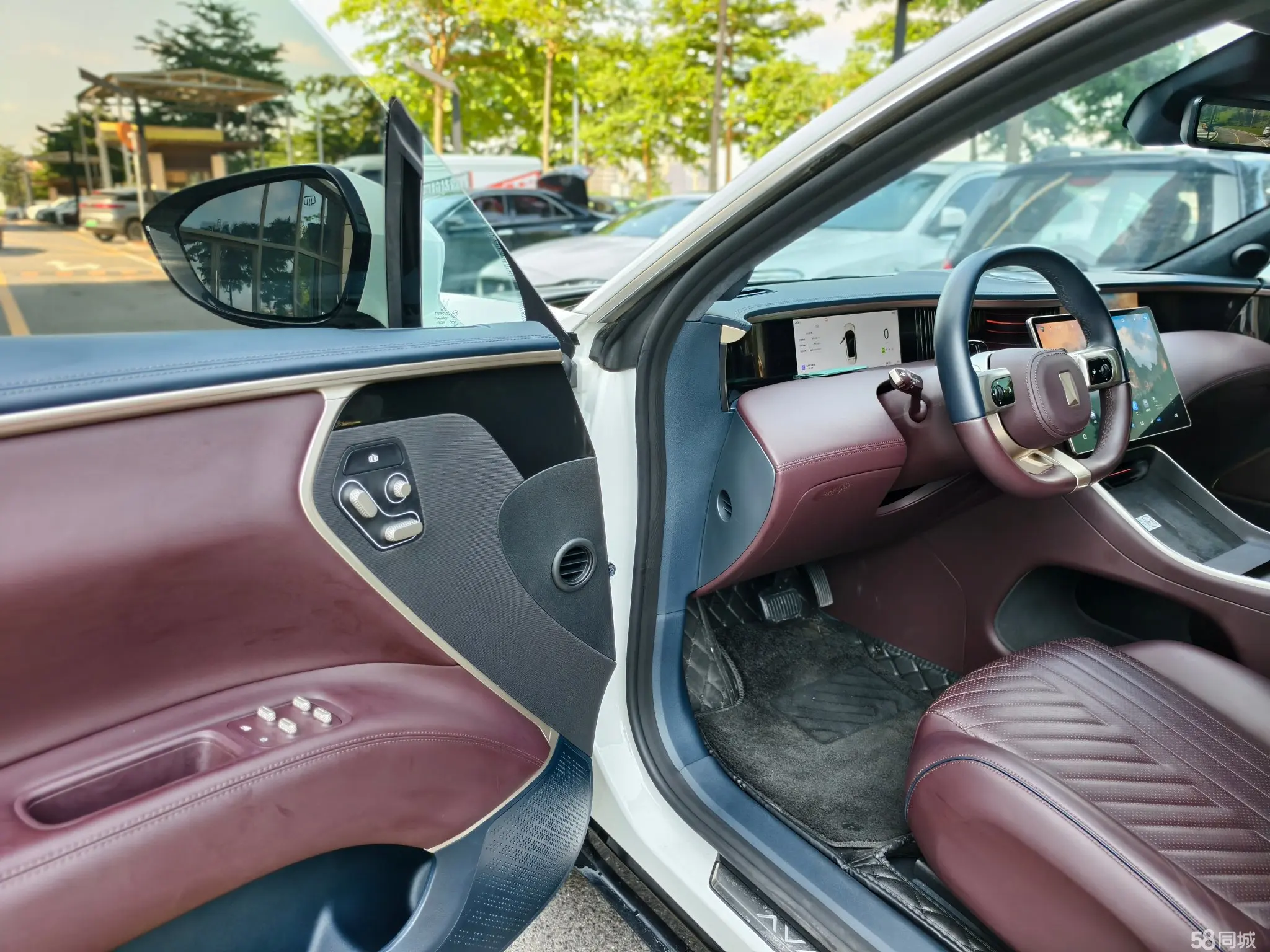 Avatr 11 2024 car image #17