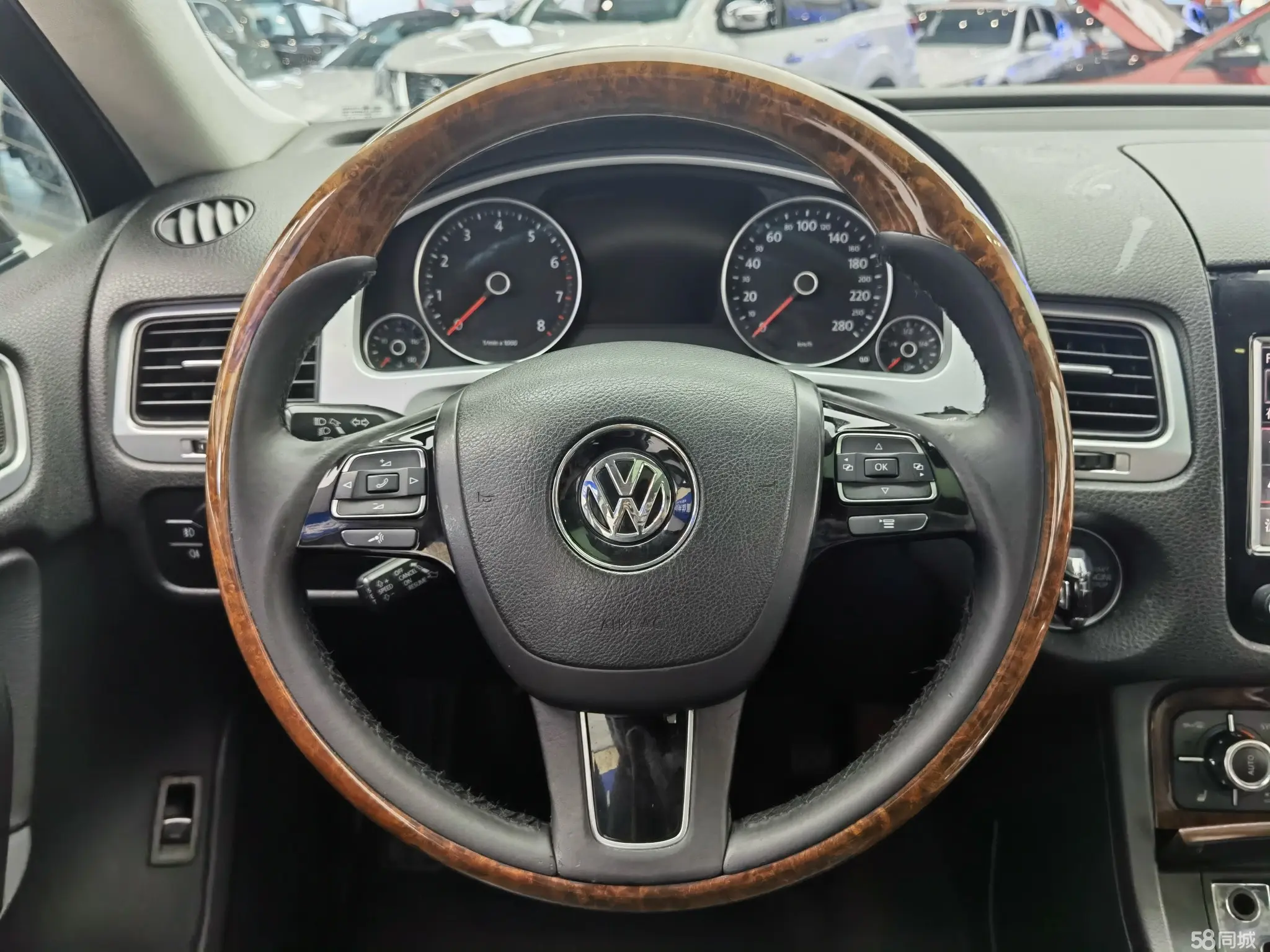 Volkswagen Touareg 2012 car image #17