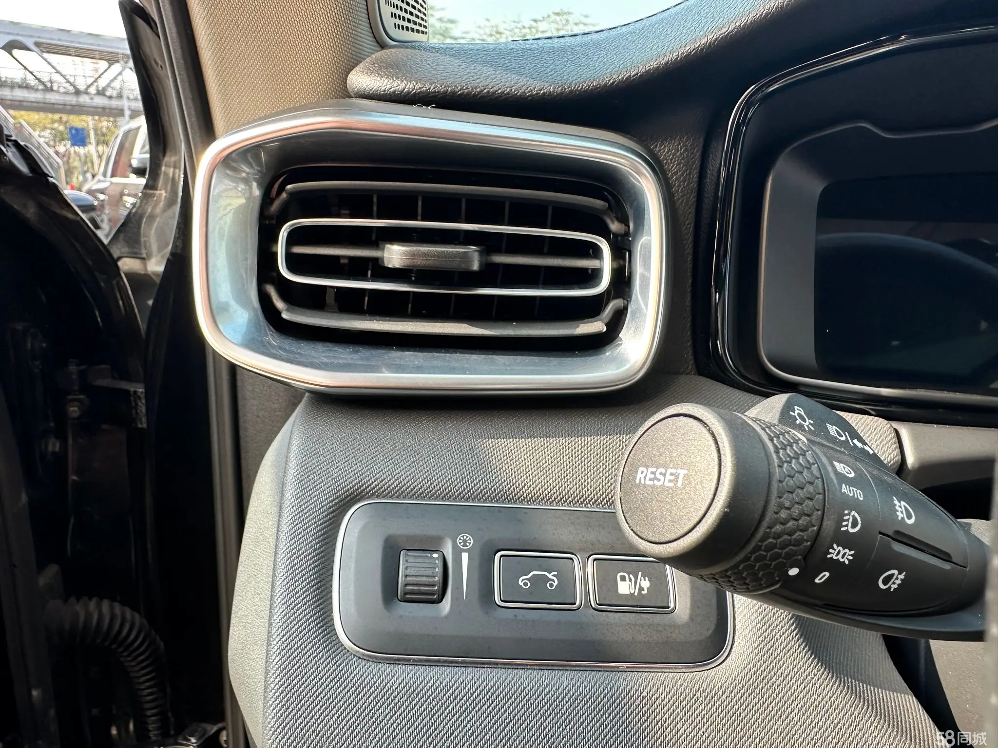 Lynk & Co 01 EM-P 2018 car image #17